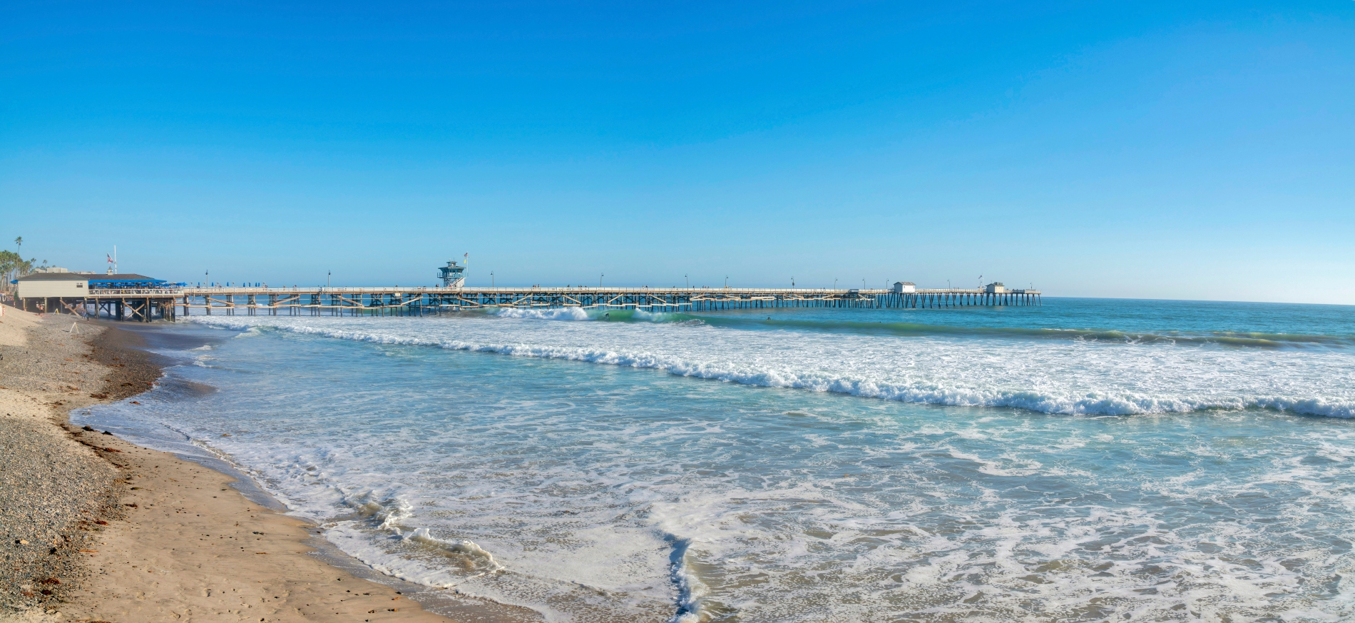 Waves along the San Clemente shoreline and pier